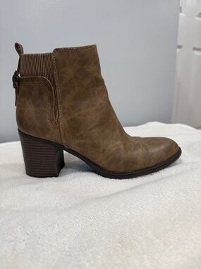 BareTraps Brown Leather Block Heel Ankle Boots
